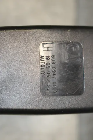 Opel Corsa D Gurtschloss Vorne Links 13225286 608094700D - Bild 4