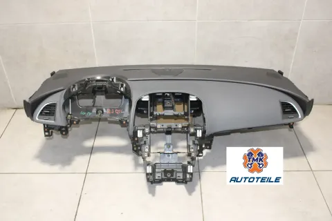 Background image for Opel Astra J GTC Armaturenbrett Cockpit