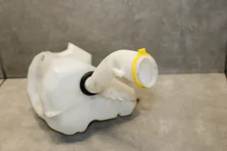 Opel Corsa D Wischwasserbehälter Behälter Wischwasser 55702892 - Bild 5