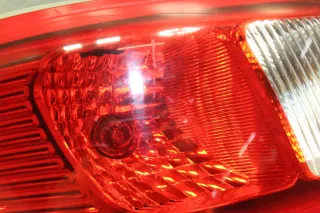 Mitsubishi Colt CZC Rücklicht Rückleuchte hinten links außen - Bild 4