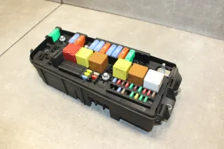 Opel Signum Sicherungskasten Relaiskasten Relais Sicherung 13205799 GK - Bild 2