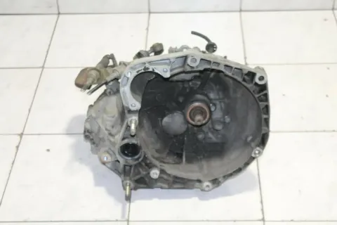 Background image for Alfa Romeo 156 Getriebe Schaltgetriebe 5 Gang 2,0 T Spark 122 KW