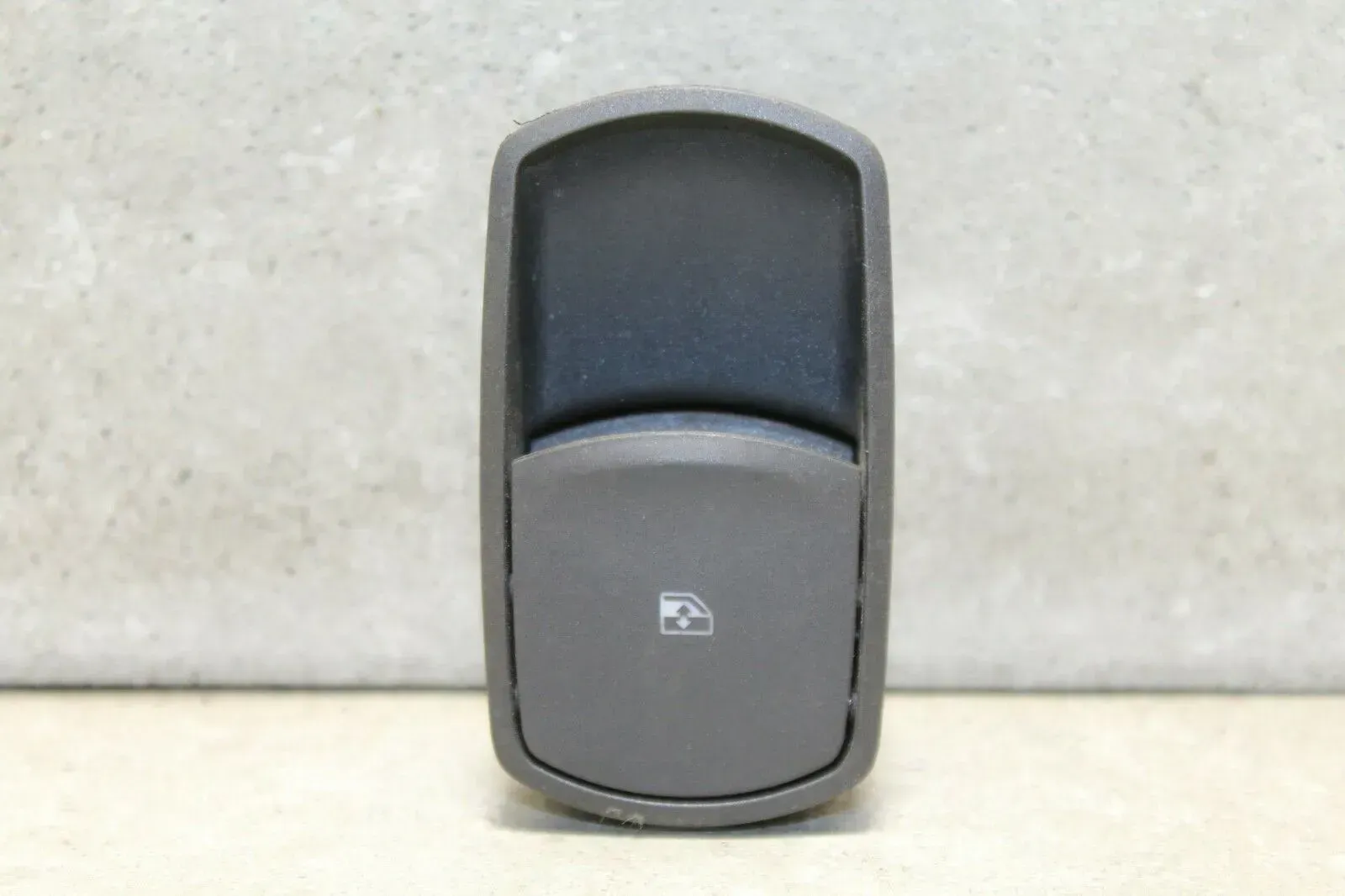Fensterheberschalter Schalter Fensterheber vorne rechts Opel Corsa D 13189333 RW - Bild 1