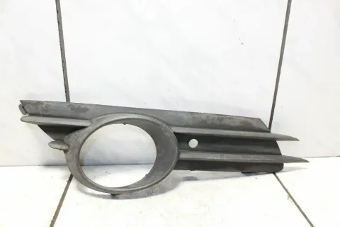 Background image for Opel Corsa D Blende Abdeckung Verkleidung NSW Nebelscheinwerfer rechts 13211479