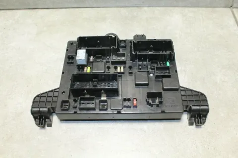 Background image for Sicherungskasten Relaiskasten Sicherungen Relais Opel Astra J 13368651 UJ