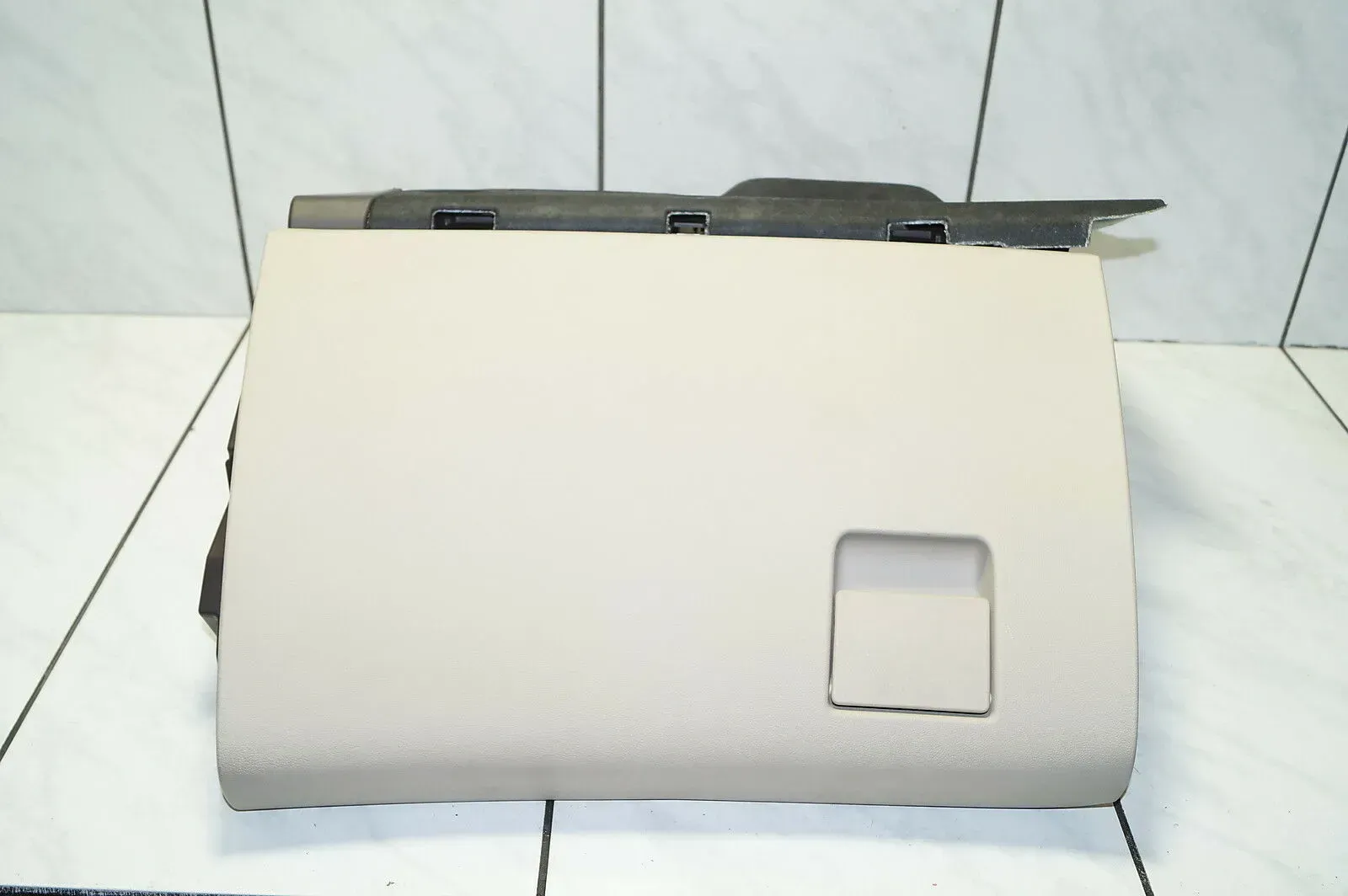 Opel Insignia Handschuhfach Staufach Ablagefach Fach 13308550 13308554 - Bild 1