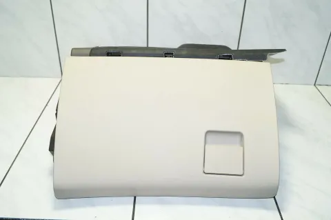 Background image for Opel Insignia Handschuhfach Staufach Ablagefach Fach 13308550 13308554