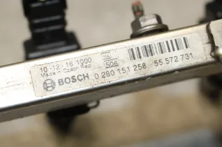 Opel Meriva B Corsa D Einspritzleiste Einspritzdüsen 1.4 A14XER 55572731 0280151258 0280158181 - Bild 4