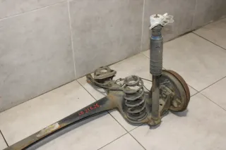 Opel Corsa D Achse Hinterachse Achsträger hinten 4 Loch - Bild 3