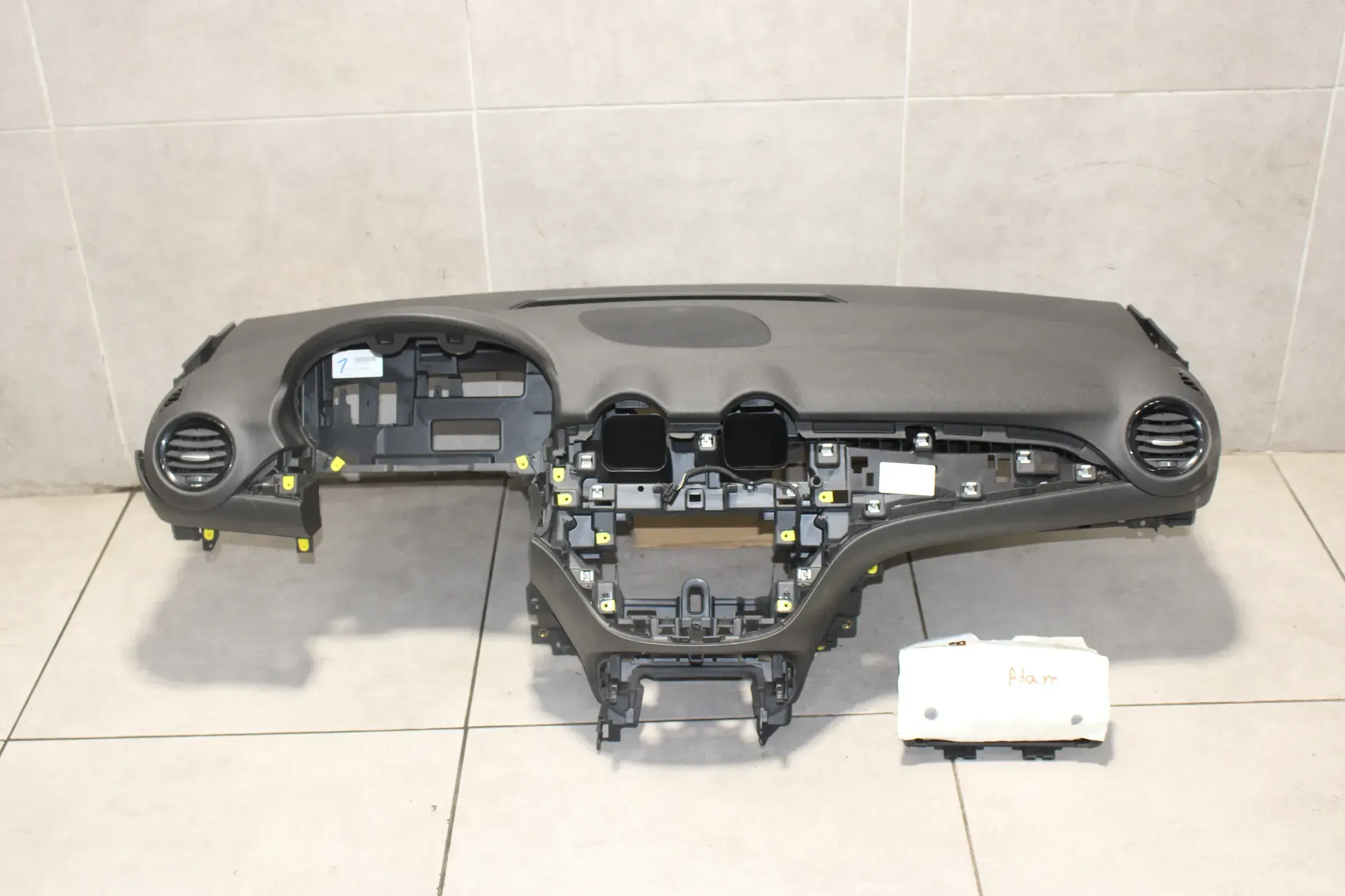 Opel Adam Armaturenbrett Cockpit 13471913 - Bild 1