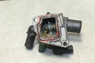 Corsa D Thermostatgehäuse Gehäuse Thermostat Z13DTH 1,3 CDTI 66 KW Opel 55194271 - Bild 4