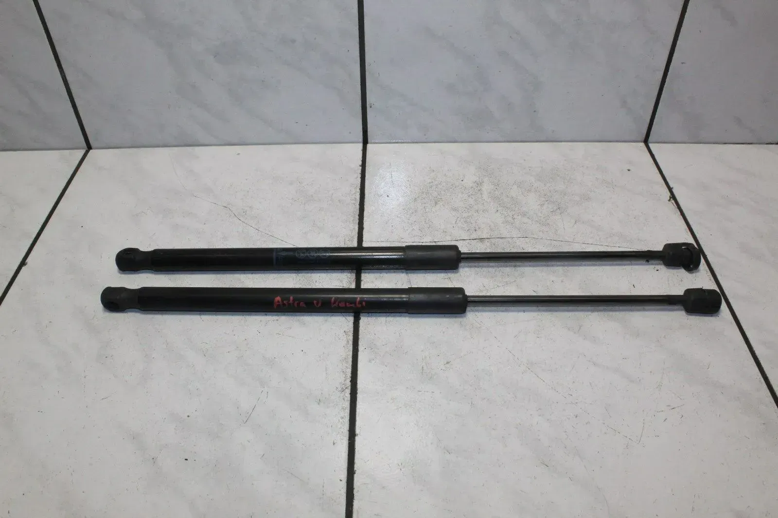Opel Astra J Caravan Heckklappendämpfer Gasdruckdämpfer Dämpfer SET 315005777 - Bild 1