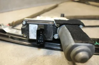 Mitsubishi Colt CZC Fensterheber Fensterhebermotor Vorne Rechts 98031402AC0 - Bild 5