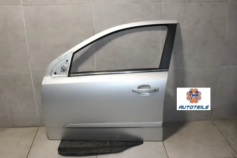 Background image for Opel Astra H Caravan Tür vorne links Fahrertür Z157 Starsilber
