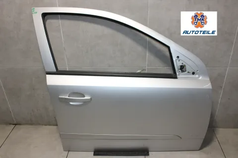 Background image for Opel Astra H Caravan Tür vorne rechts Beifahrertür Z157 Starsilber