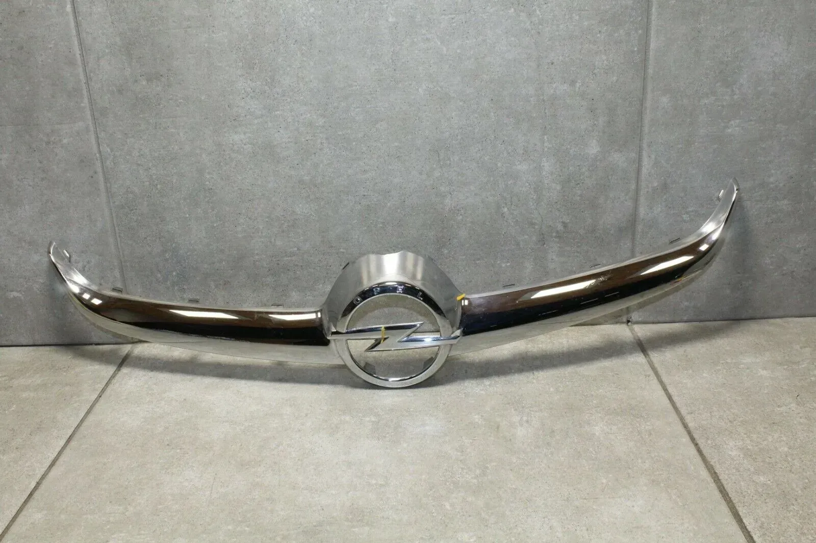 Chromleiste Chromblende Kühlergrill vorne Opel Karl 95238849 - Bild 1