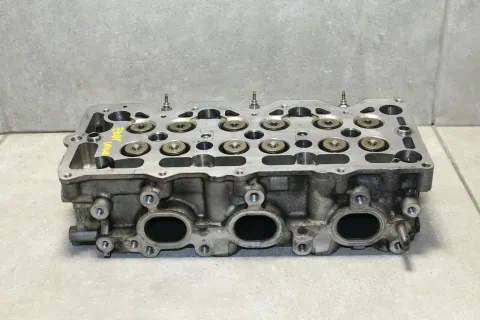 Background image for 3,0 CDTI V6 135 KW Zylinderkopf vorne Z30DT Opel Vectra C Signum