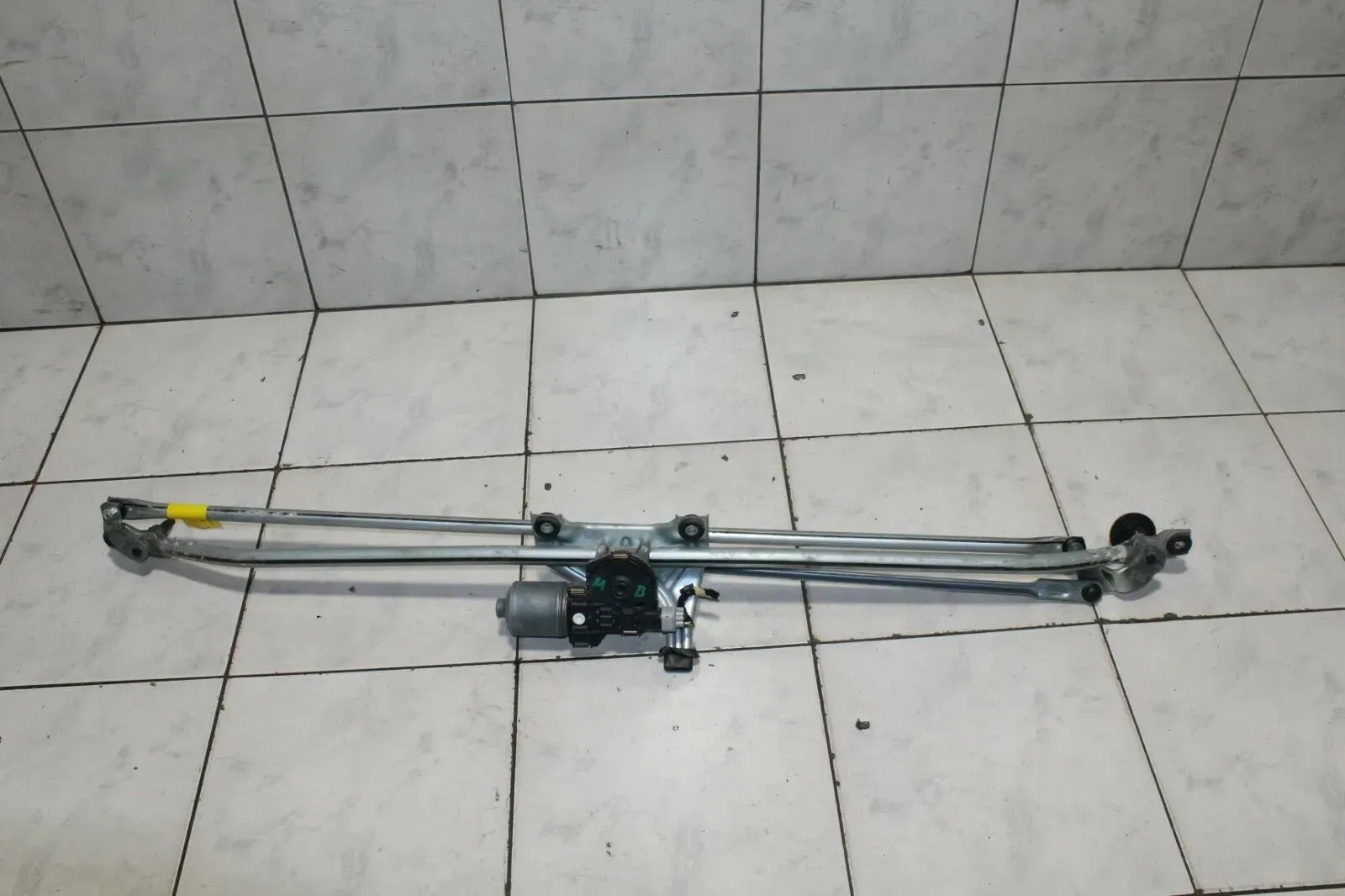 Wischermotor Motor Scheibenwischer Wischergestänge vorne Opel Meriva B 13250416 - Bild 1