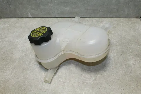 Background image for Ausgleichsbehälter Kühlwasserbehälter Opel Karl 94511521