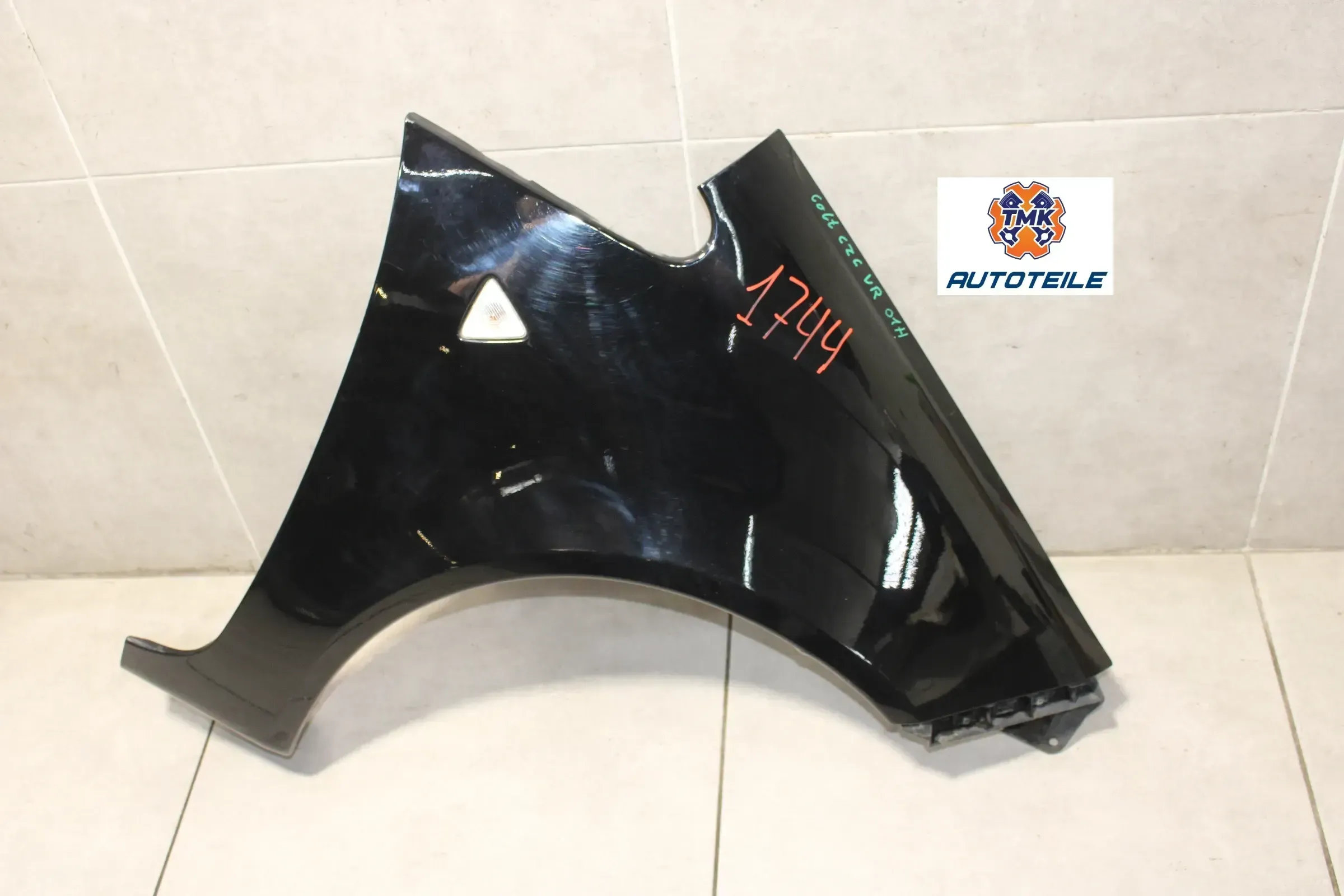Mitsubishi Colt CZC Kotflügel Vorne Rechts X32 Espressoschwarz - Bild 1