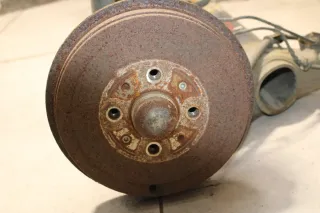 Opel Corsa D Achse Hinterachse Achsträger hinten 4 Loch - Bild 4
