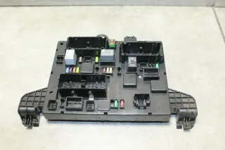Sicherungskasten Relaiskasten Sicherungen Relais Opel Astra J 13302301 QQ - Bild 1