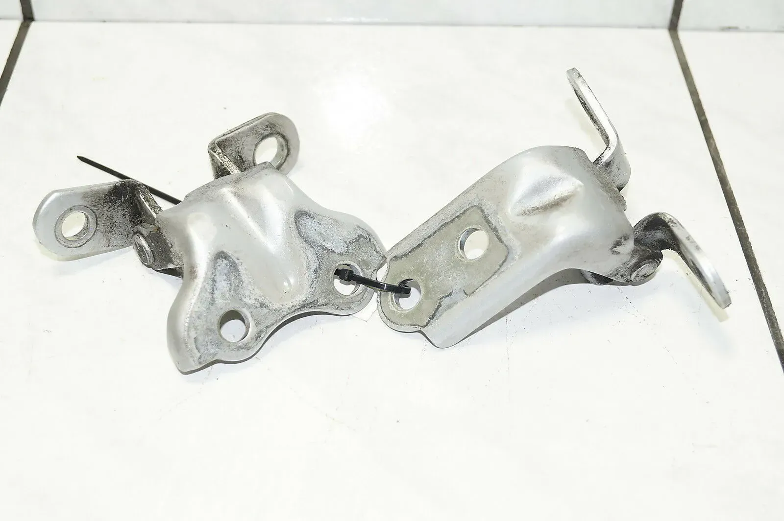 Hyundai i10 PA Türschanier Schanir Tür hinten rechts 2 Stück - Bild 1