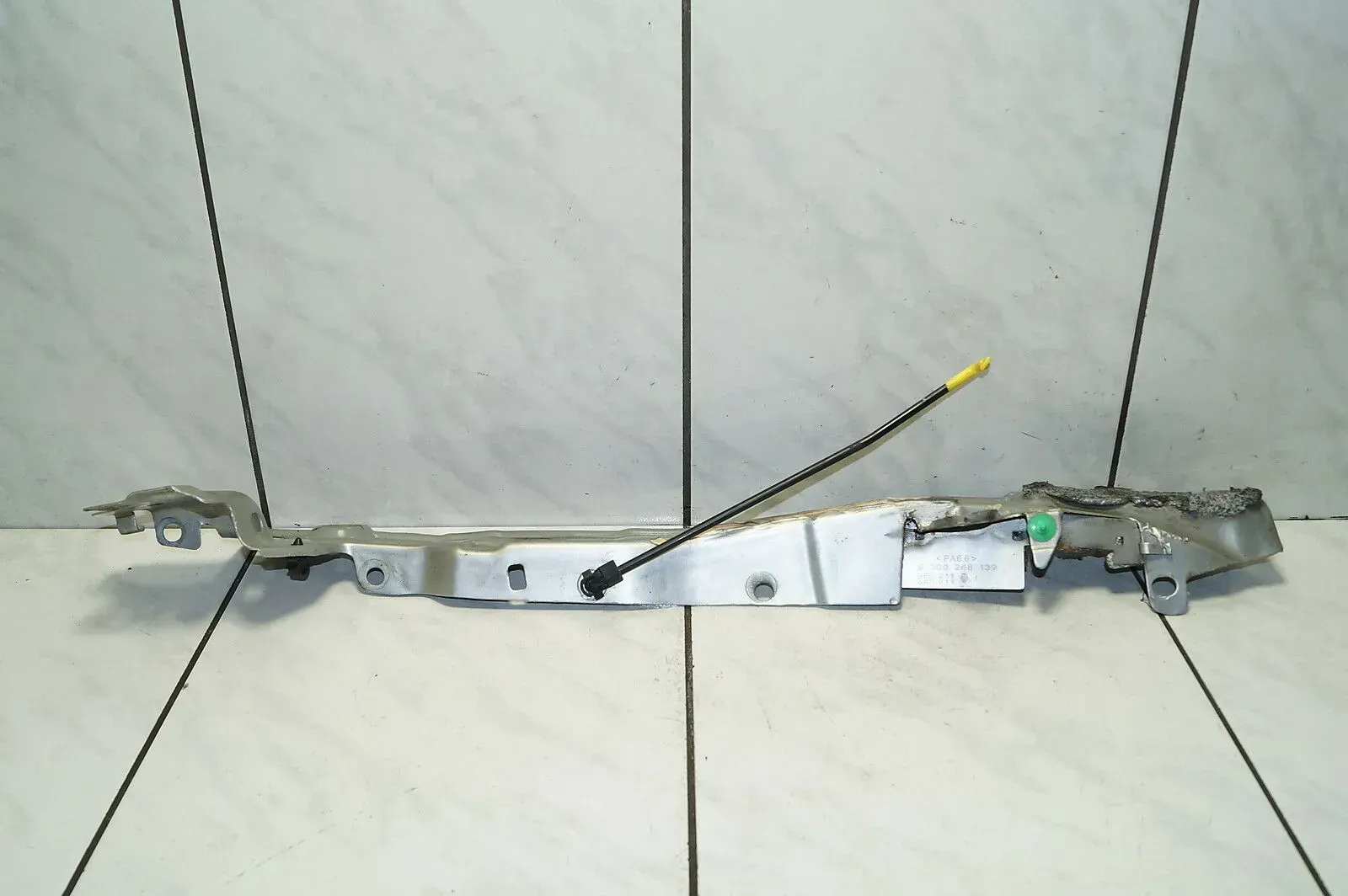 Renault Megane II 2 Halter Kotflügel Motorhaubenhalter vorne links TED69 - Bild 1